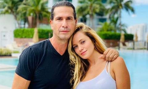 Gregorio Pernía y Erika Rodríguez mostrando unidad y apoyo frente a "La Casa de los Famosos".