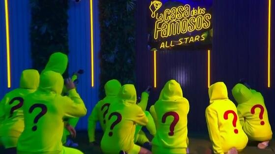 La exitosa telenovela de Telemundo, "La Casa de los Famosos", ha cautivado a la audiencia con sus cuatro temporadas llenas de drama, romance y mucha controversia.